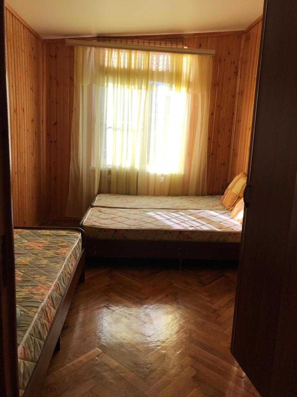 Гостевой Дом С Садом Hotel Gagra Exterior photo